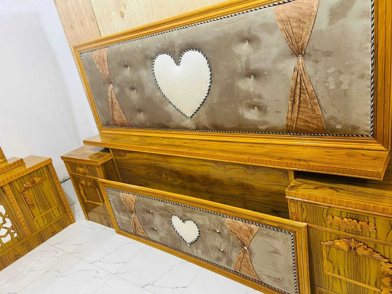 السلام عليكم
متوفر غرف نوم
 (تركي /صاجي /صاجي أبيض) 

***********
