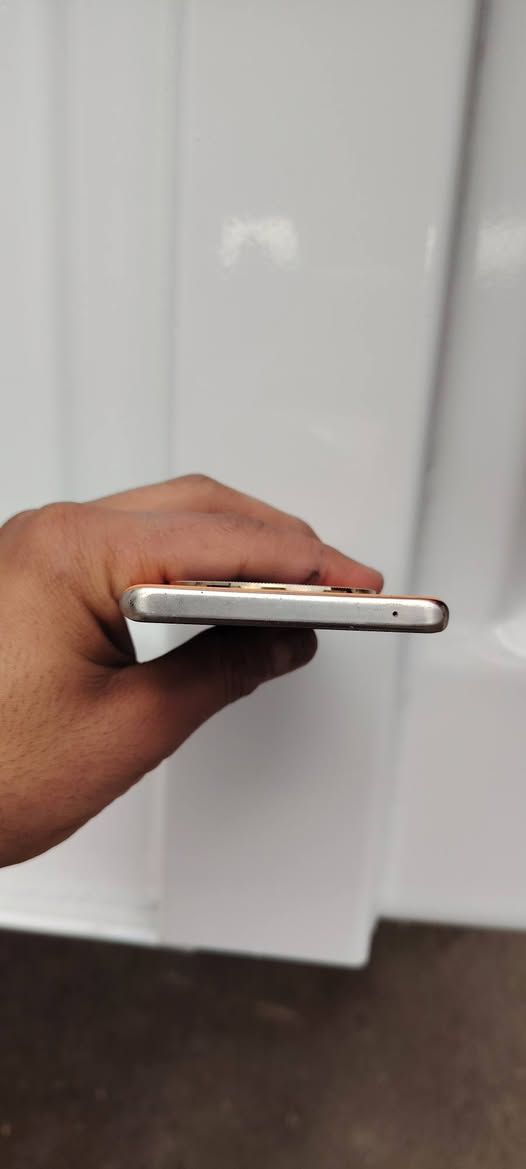 سلام عليكم جهاز هنر اكس 9b 5G
شرط ما مفتوح ولا واصل السماعه بيها تشويش خفيف السعر250وبي مجال 
تصال***********
