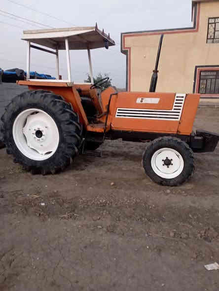 السلام عليكم مكينه للبيع فيات ٧٨٠ موديل ٨١ رقم وسنويه اديالى كير هودرليك شركة محرك بي خيط بخار بدون تنقيص تايرات كسر كارتون مكينه خير من الله جاهزه وراهه فدان ١٢ مكان مكان بابل السعر ١١ مليون اي استفسار اتصل على هذا الرقم ***********
