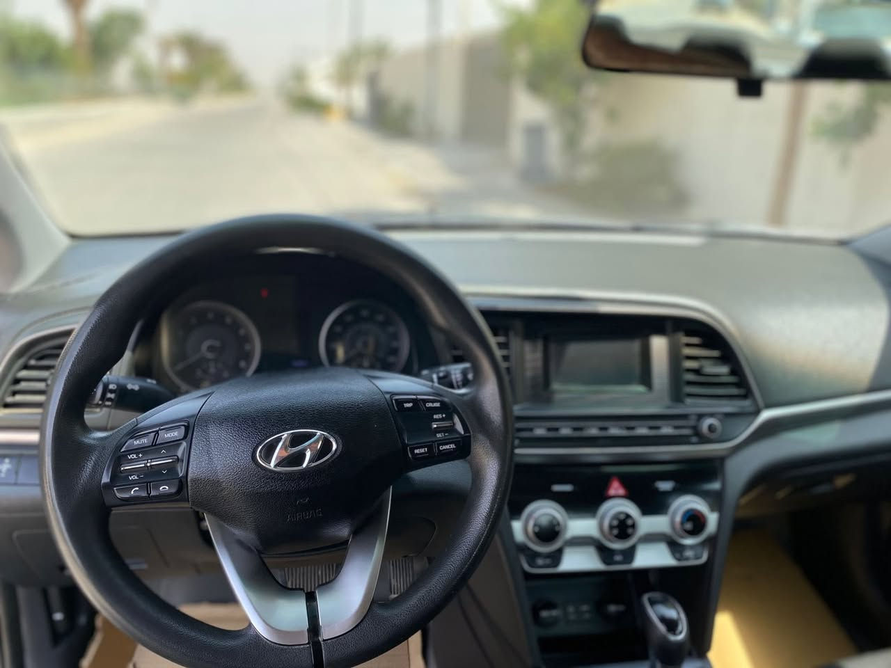 النترا مديل 19 شكل 20 بيه بس بنيد بدون ايرباك بدون دعاميه بدون دواخل السياره ماشيه 80 الف اربيل السياره كلش نضيفه *********** السعر 122 وبيه مجال بس بيع بدون مراوس مكينه 2000 دوش AT بلادي المرغوب
