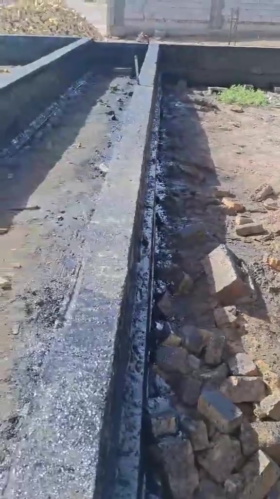 للتزفيت كرسته وعمل 150 البرميل شلع كله علينه
***********
