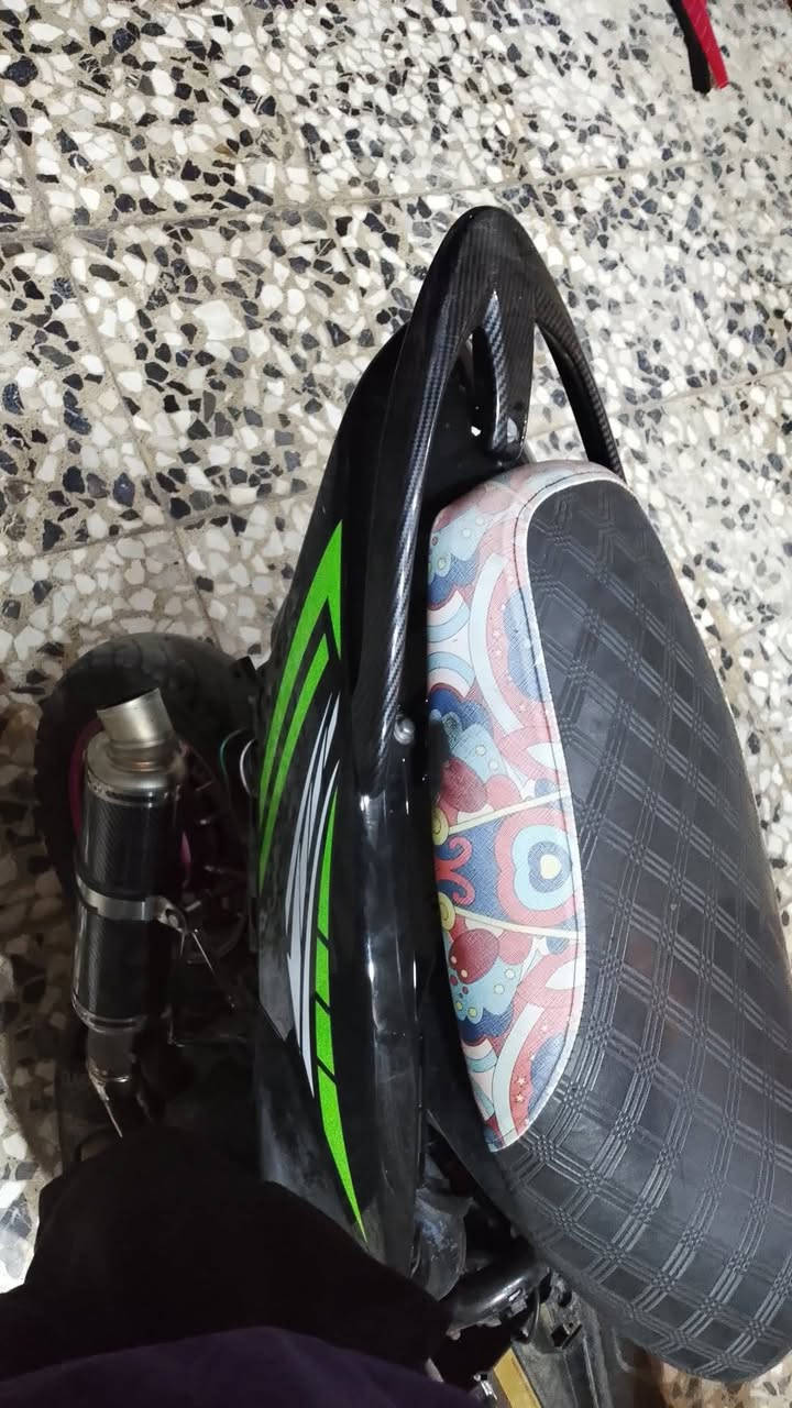 سلا م عليكم دراجه للبيع ماكس عدله بوشه55  كور بلادي مال رمبا اصلي مو تجاري و بيه تزويد كرزي ستاند كرزي وياله كرزي وقبق فلاوين كرزي  وقبق شاصي كرزي وبيه صلنصه رياضي اصلي  كعدتها بلادي مو تحوير دراجه نظيفه  ضفيره جديده كلها شغاله ولحيه واشاير موجوده وسبعه مال كشن غراضها كامله  السعر 450 وبيها مجال بسيط حق تقدير الجيه  مكاني السيديه التواصل واتس ***********
