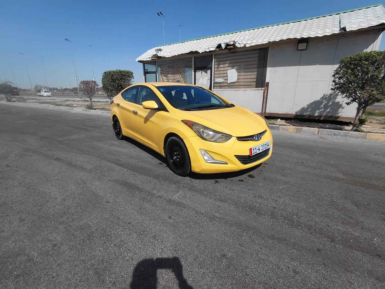 سلام عليكم عندي الانتره موديل 2013امريكي حادثها قبق الصندوق فقط بدون كلشي سياره جديده سونار وياها ماشيه 175الف مكينه 1800دوش تخم تاير كير مكينه كله مكفول مكان السياره بغداد السعر  96وبيها مجال ***********
