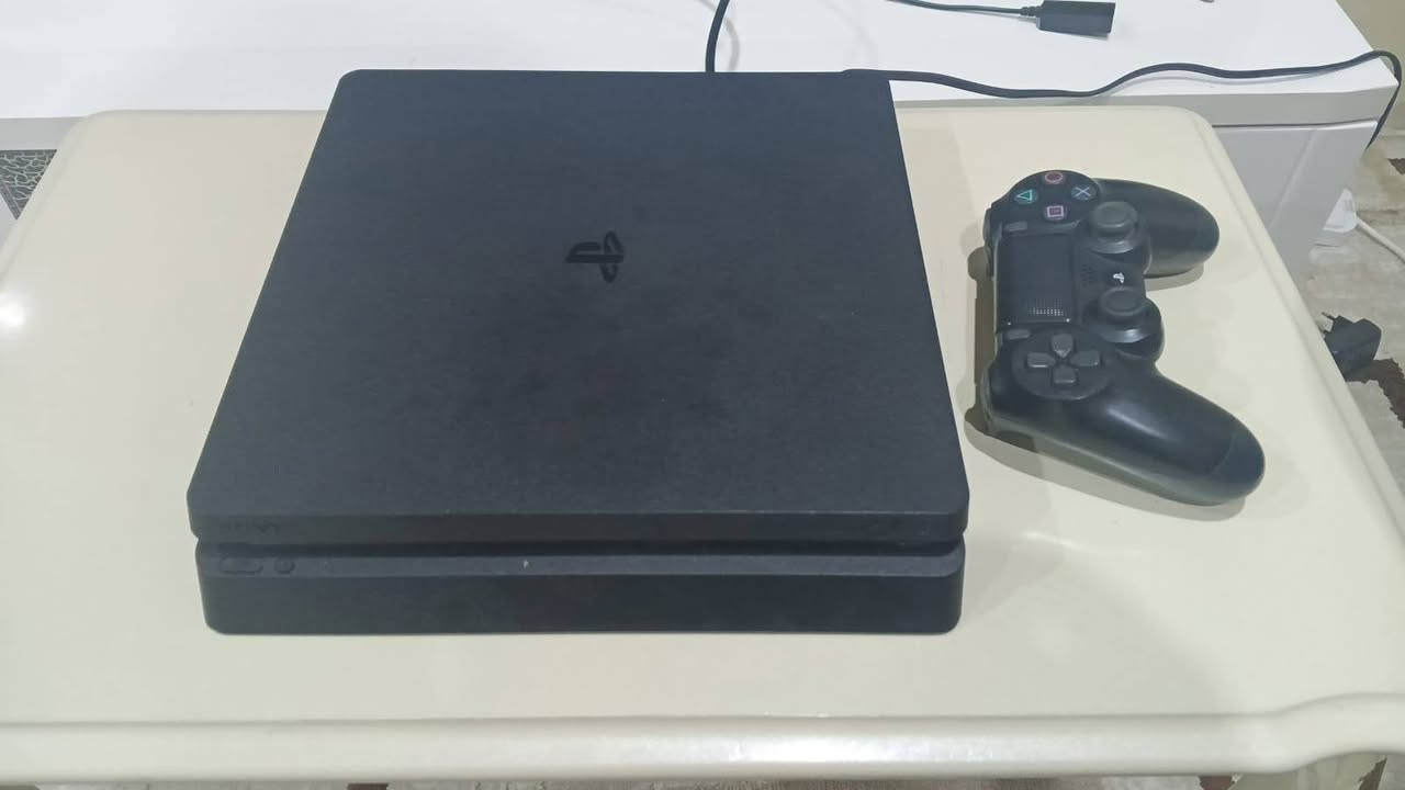 بلي 4 للبيع السعر 200  شغال  فول نضافة 
العنوان بحركة 
الاستفسار اتصل عاى 
***********
