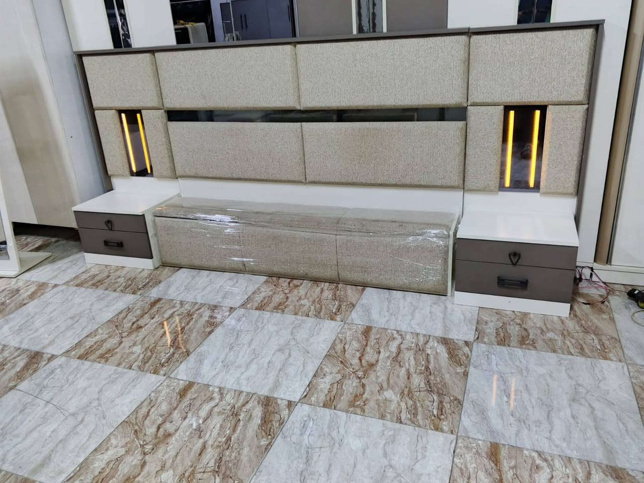 السلام عليكم زبائنه الكرام 🌛يعلن معرض المصطفى للأثاث المنزلي 🌳بيع وشراء ومراوس كافة 🌟  غرف النوم التركية
غرف نوم_ 8 ابواب اخو الجديد(10)قطع يعني العندة غرفة نوم وحاب يغيرهة تبديل او مراوس وحسب الاتفاق🌻🪷💥العنوان كركوك💥القادسيه الثانية شارع ابو وليد/ ✨اللا ستفسار.🪬 اتصال الرقم ***********/
