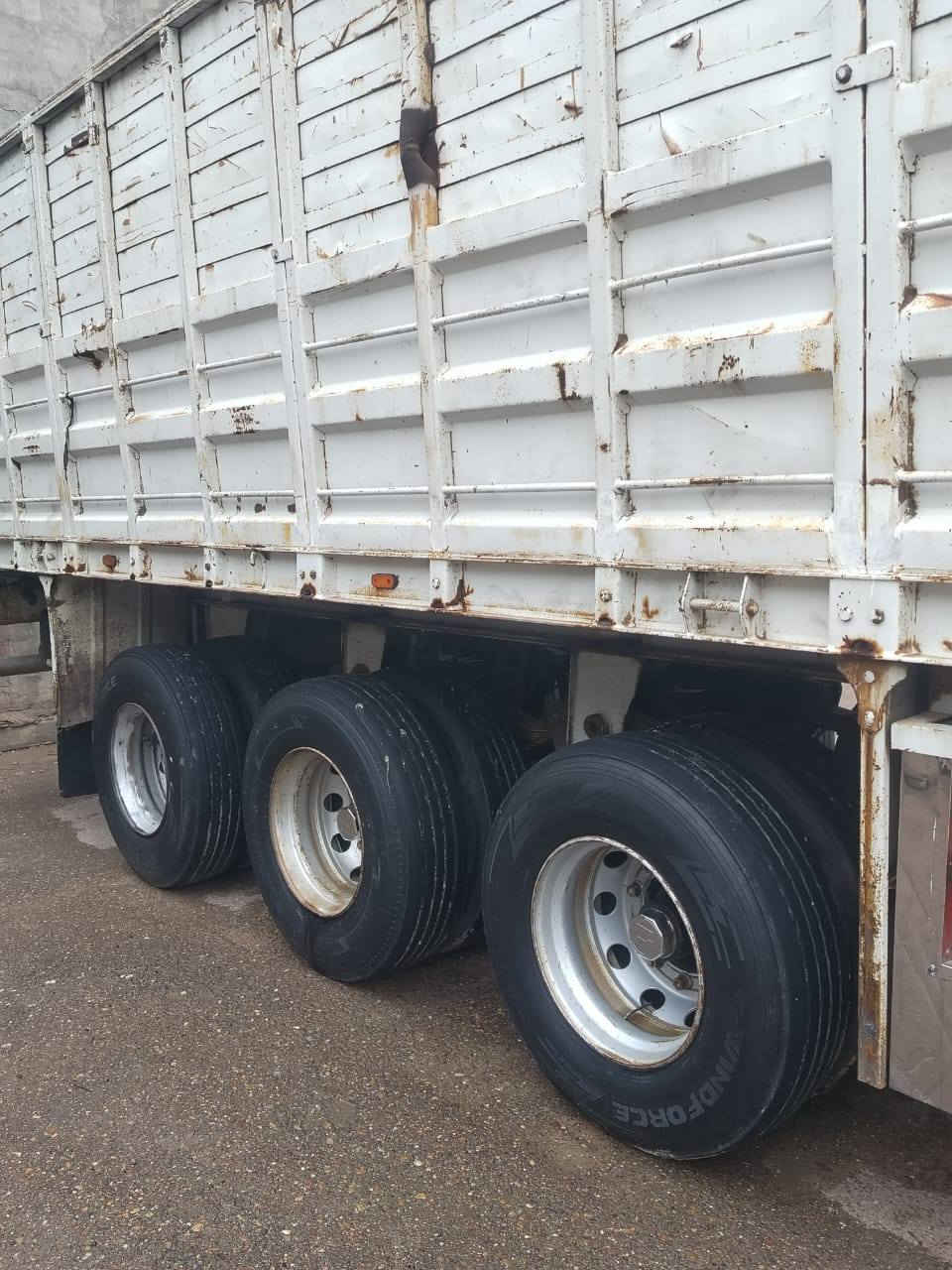 عربانه حداديه جرف البيع مكان بغداد طول 12ونص 3محاور ***********
