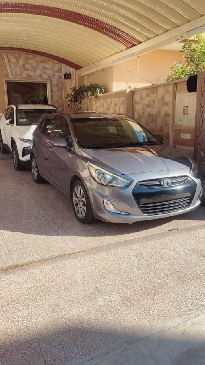 اكسنت مديل 2017 فول موصفات 
هيتر كشن
فتحه
تحكم جهتين  
السياره جاهزه 
بيه جملغ امامي صبغ وباب صارت بمريكه 
وجملغ خلفي بل موصل 
للستفسار الاتصال عل رقم ***********
