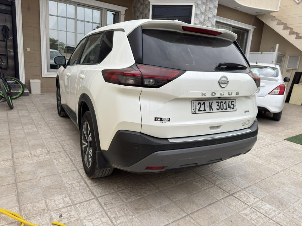 نيسان روج  مواصفات sv
طخم تايرات حديد 

الموديل /2023 ترقيم سليمانية 

اللون /ابيض باسمي تحويل مباشر

محرك /3/1.5توربو 201حصانا 

السياره ماشيه ٤٠ الف ميل

بصمه تشغيل وابواب  

داخل لونين كير ماوس 

لايت زينون حساسات جانبي 

حساسات خلفي رادار امامي (تحديد مسار) ردار جانبي (نقطة عمياء) 

رادار خلفي (ااتحذير من الاصطدام) 

هاند بريك بصمه اوتو هولد 

اوتو ستارات ايرباك سليم

شاشه ايباد ويل كروم 

تبريد لمس كشن سايق كهربائيّ 

تحكمات ستيرن كامره خلفيه

السيارة بعد بيها مواصفات

السعر ١٧٣  واتساب ***********

حادثهة امامي كلش بسيط لايتات والراديتر عله وضع الشركة وباقي السيارة عله وضع الشركة نضيفة جدا
