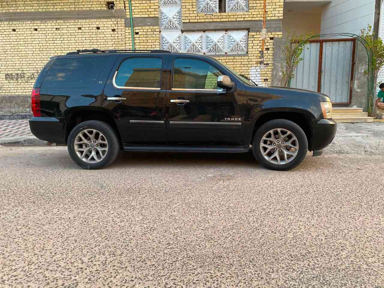 سلام عليكم تاهو خليجي مديل 2013 السيارة بيها صبغ بگصة البنيد وبگصه القمارة الي فوك الجامة وصبغ باب خلف العبري فقط الباقي كفاله السيارة بالبصرة رقمها بغداد السعر 225 ورقه للتواصل ***********
