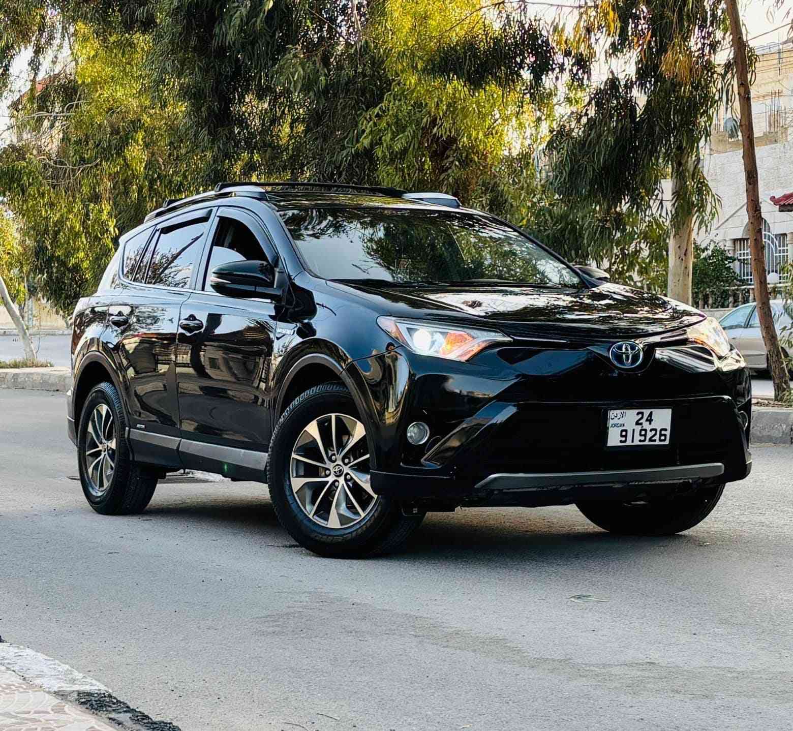 سيارتي الحلوه للبيع (الفهد)💜

تويوتا راف 4 فحص كامل ٢٠١٦ ممشى قليل XLE مواصفات ليمتيد 
مالك اول صنف XLE لون اسود فيزراليك 
TOYOTA RAV 4  XLE 2016 FULLY LOADED LIMITED 
فل اكسسوارات كاسحات / هوايات / سبويلر / دفيوزر/ مرش اصلي 
محرك سعة .. 2500 .. cc hybrid 
دفع رباعي تلقائيا 
ثلاث أنظمة قيادة sport /normal / eco 
فتحة سقف كهربائية ٤ حركات 
غرفة جلد + حافظات وسط مع هولدر كب 
شاشة اصلية تدعم جميع التطبيقات 
حساسات تجاوز مرايا + غمازات مرايا 
مانع تصادم امامي 
كاميرا الرجوع للخلف + حساسات 
بصمة تشغيل بصمة أبواب 
صندوق خلفي كهربائي ⚡️ هايدروليك 
كاسحات سقف اصلية 
مثبت سرعة 
دفيوزر خلفي اصلي 
تحكم ستيرنج 
جنط قياس 18 خاص بال ليميتد / كوشوك جديد 
كشافات ليزر .. اضاءة امامية l e d 
حافظة نظارات 
مكيف ممتاز ٧ مخارج + شاشة تحكم 
ترخيص لغاية ٢٦/٨/٢٠٢٦ 
دهان بحالة الوكالة لون اسود فيزراليك 
غرفة بحالة الوكالة 
فحص السيارة ٧ جيد 
ماتور وجير وبطارية وهايبرد فحص كامل ولا ملاحظة 
جميع الاير باج ١٠٠ 💯 
ممشى ١٢٨ الف كيلو فقط 
السيارة ليست بحاجة لشيء 
السعر .. 15700 .. للجادين .. 0785377818


**إذا كنت صاحب هذا الإعلان وتريد حذفه لأي سبب، رجاءا أرسل رسالة إلى الدعم الفني**