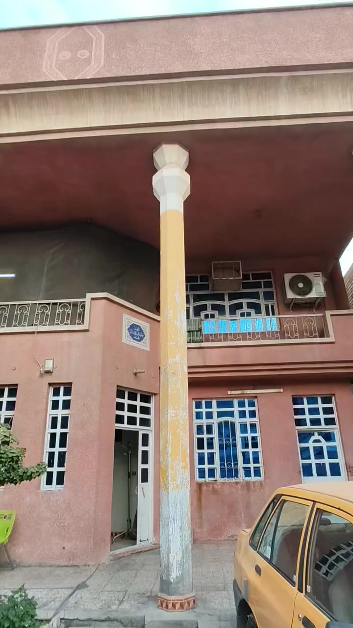 بيت للبيع – البلديات / الضباط
مستعجل على بيعته وبسعر مناسب جدا 
طابو صرف | 300 م الواجه ١٢م والنزال ٢٥م
طابقين + كراج + حديقة داخلية+صحيات
الطابق الأول: استقبال، صالة، مطبخ، غرفتين
الطابق الثاني: 4 غرف
منئور حول البيت

للاستفسار خاص او على الأرقام التالية 
***********
***********
