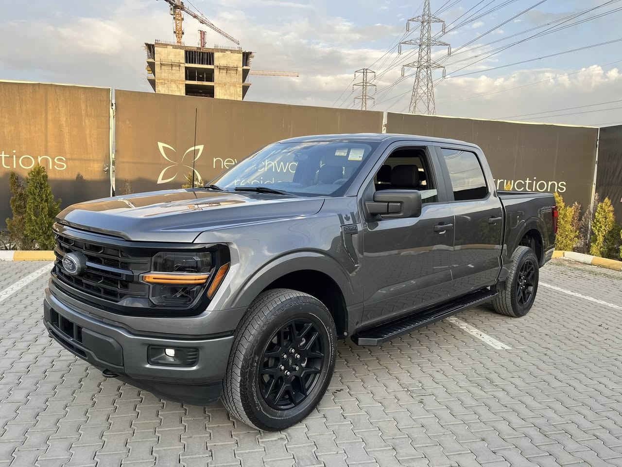 FORD F-150 STX 4x4 2024
٢٠٢٤ شكل جديد
مكينة ٦ سلندر حجم ٢،٧ تيربو 
STX BLACK 
١٢٠٠٠ الف ماشي 
حادث خفيف 
جاملخ أمامي جهة سكن تبديل بلادي 
شبر pdr  بيها
إرباك فقط بردة طاك 
مواصفات 
رادار أمامي و جانبي 
 كاميرا حساسات 
لايت ليد و بلاجيكتور 
حجم ويل ٢٠ و أسود 
 مواصفات داخل 
كشنات أمامي تدفئة 
بريك كهربائي 
كيج أليكتروني جديد 
شاشة كبيرة و لمس
تعديل سرعة
٤ جام كهربائي 
سيارة كير محرك كهربائي كل بشرط 
رقم موقت 
و بشرط رقم 
جديد جديد 
بدون مسرف 

مكان سليمانية 
***********
