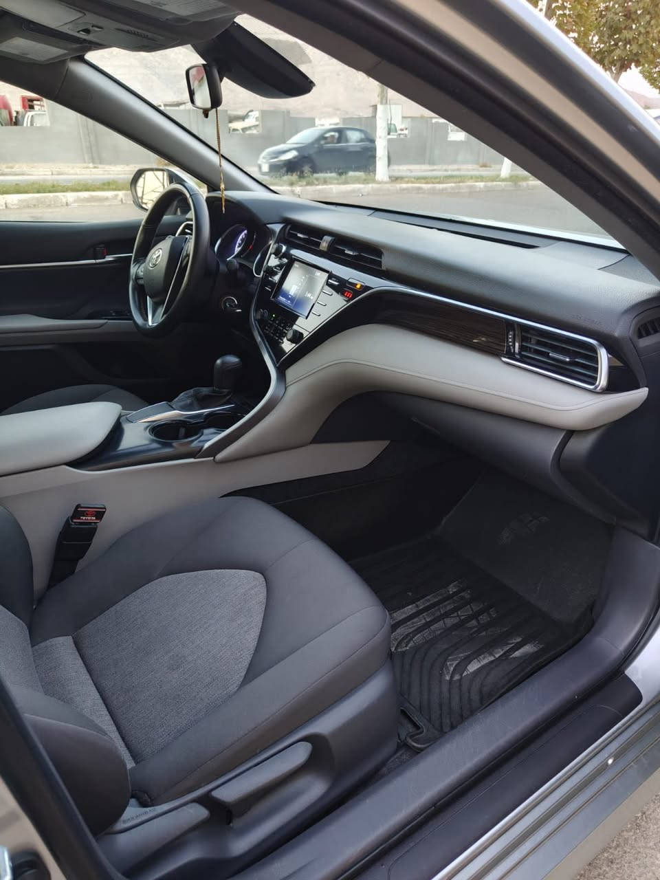 كامري موديل 2018 رقم دهوك 
مواصفات Le كلين ما بيها اي ضرر ماشية 123ميل 
السياره خير من الله ما بيها اي نقص رقم جديد الشراي يتصل 
***********
