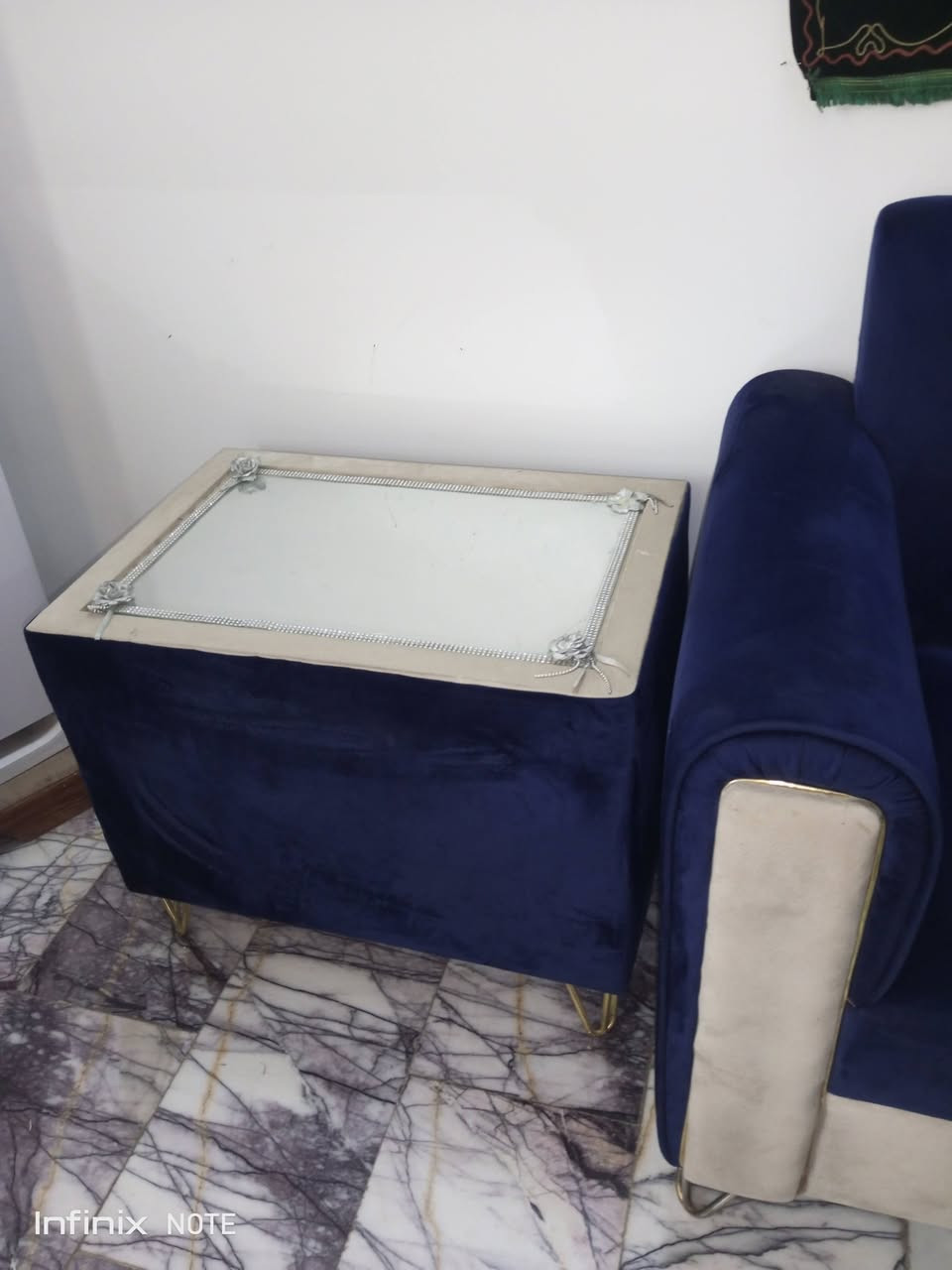 تخم 7 مقاعد سعر 400 

تخم 10 مقاعد مع طبلات سعر 800 نجارة مسويهن للبيت
عنوان زعفرانيه نهايه اربع شوارع ***********
