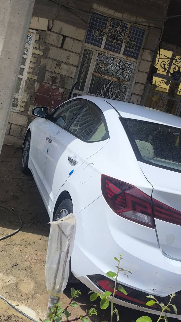 سيارف البيع هيونداي 2019 سنويه جديده حداده خير من الله تبريد ثلج مكينه 2000  دوش بنيد وجاملغ علا البارد  سياره بسمي تحويل ثاني السعر 145وبيها مجال حك الجيه ***********
