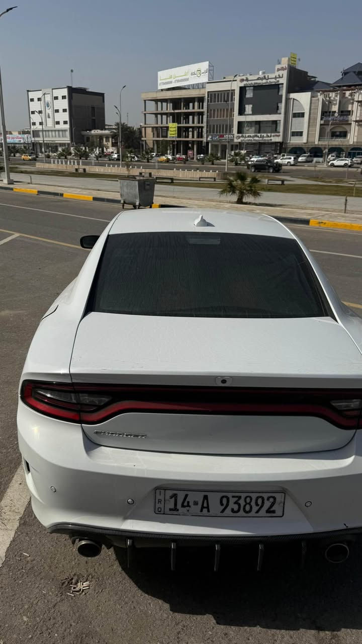 السلام عليكم جارجر 2016 اصل وارد كندي باسمي تحويل مباشر حادثها جاملغ وبنيد السيارة كامله ما ناقصها شي العنوان البصرة شارع الميثاق  
السعر (172) وبيها مجال 
رقم الهاتف : *********** Singapore
