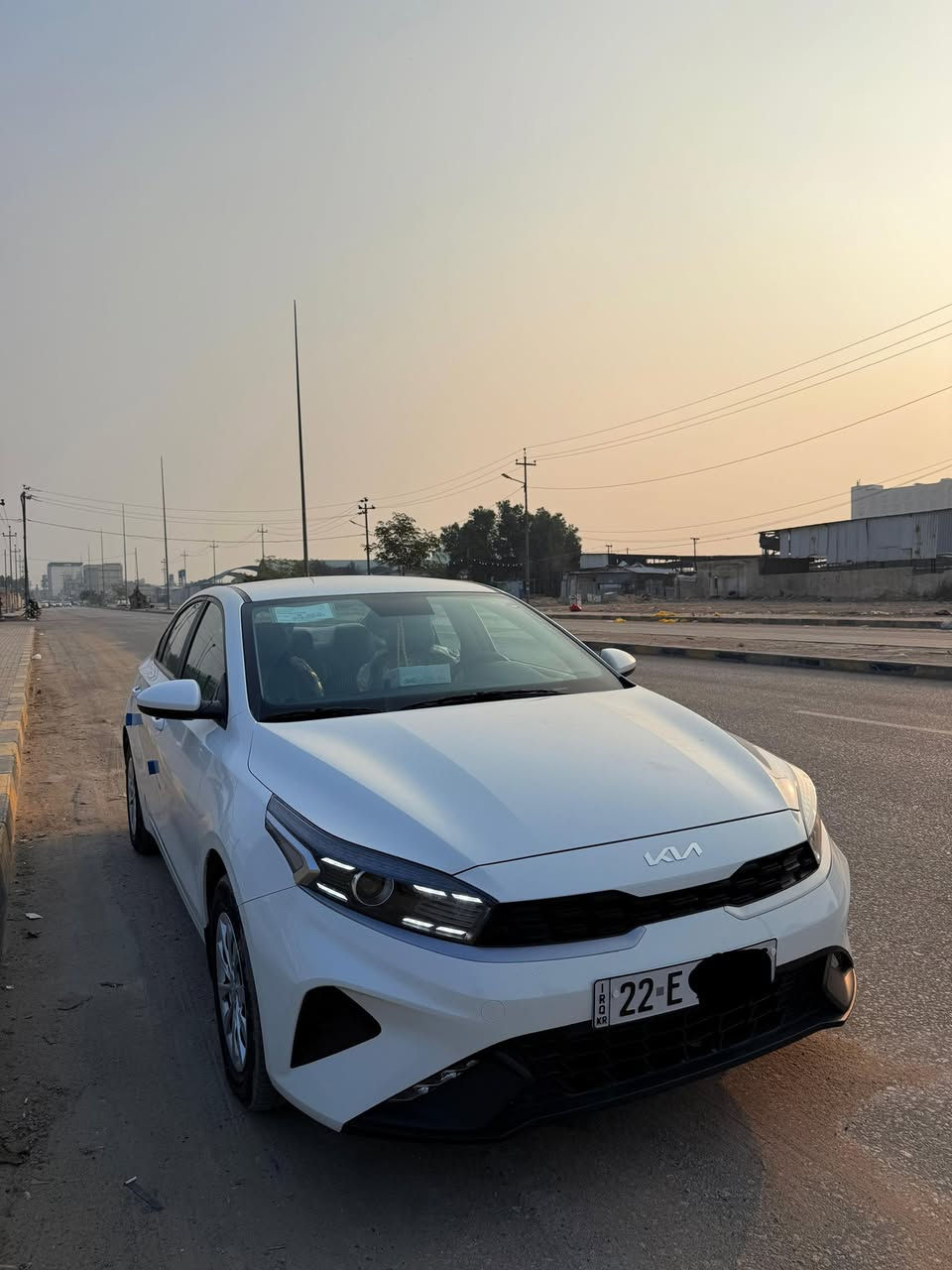 السلام عليكم كيا سيراتو موديل 2024 
رقم اربيل بسم شركه 
كفاله عامه 
محرك 1600
ماشيه 25 سياره جديده 
مواصفات 
داخل لونين 
دبل لد 
حساسات خلفيه 
كامره دواره
شاشة 
قطعتين تبريد 
مانع انزلاق 
حساس ضغط الإطار 
الاستفسار 
‏‪***********‬‏
مكان سياره النجف

