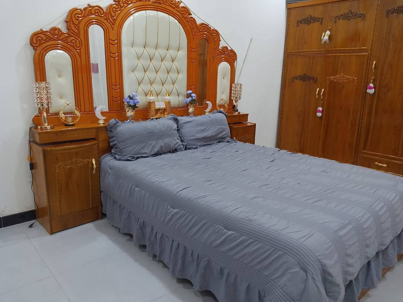 سلام عليكم غرف عراقيه اخت جديده مستعمل قل 
من ربع تشهر البيع بكانه بغداد مدينة صدر 
*********** السعر 850وبيه مجال الله شاهد جديد
