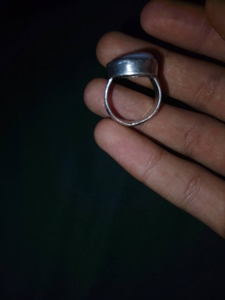 السلام عليكم ورحمه الله وبركاته
توفر القوي محبس بحجر{[ الداوودي]} محبس جميل جدا 
وصياغة يديوية ثقيلة السعر لهذا المحبس 85 الف وبيه مجال لكن رجائاً لحد يكسر بالسعر للتواصل ***********
