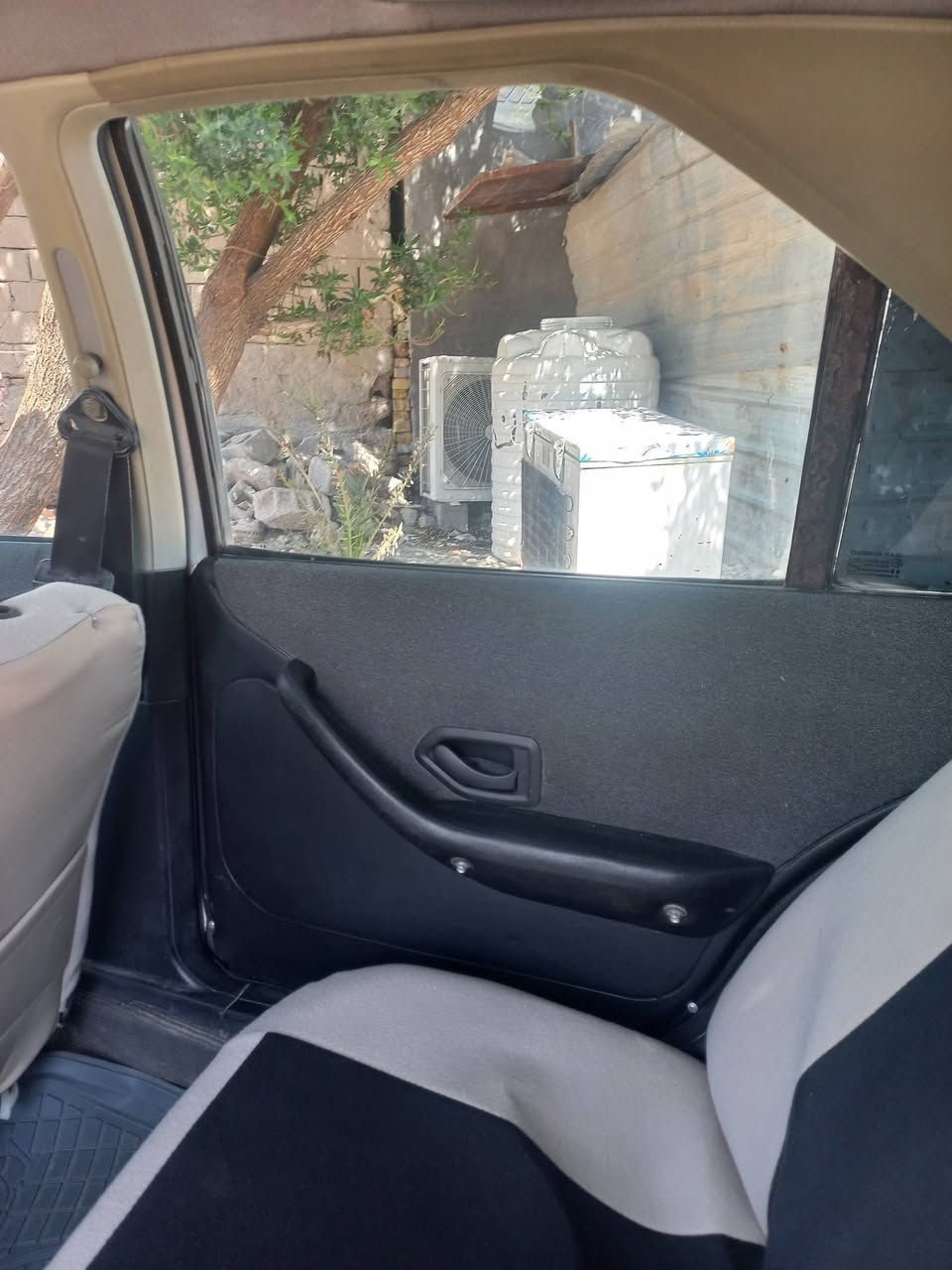 سلام عليكم  سيارد بيجو بارص مديل 
15 مكفوله من الضربه تبريد بس كنبريسر مكينه بيهه بدايت بخر مكينتهه حلوه ونعمه وصافيه حدادي وره كدام خير من الله  كهربأيات كلهه شغاله رقم بصره مروع وطني السياره ناصريه مركز رعيهه بناصريه قريب عليه ايريد تحويل رقم المبايل ***********
