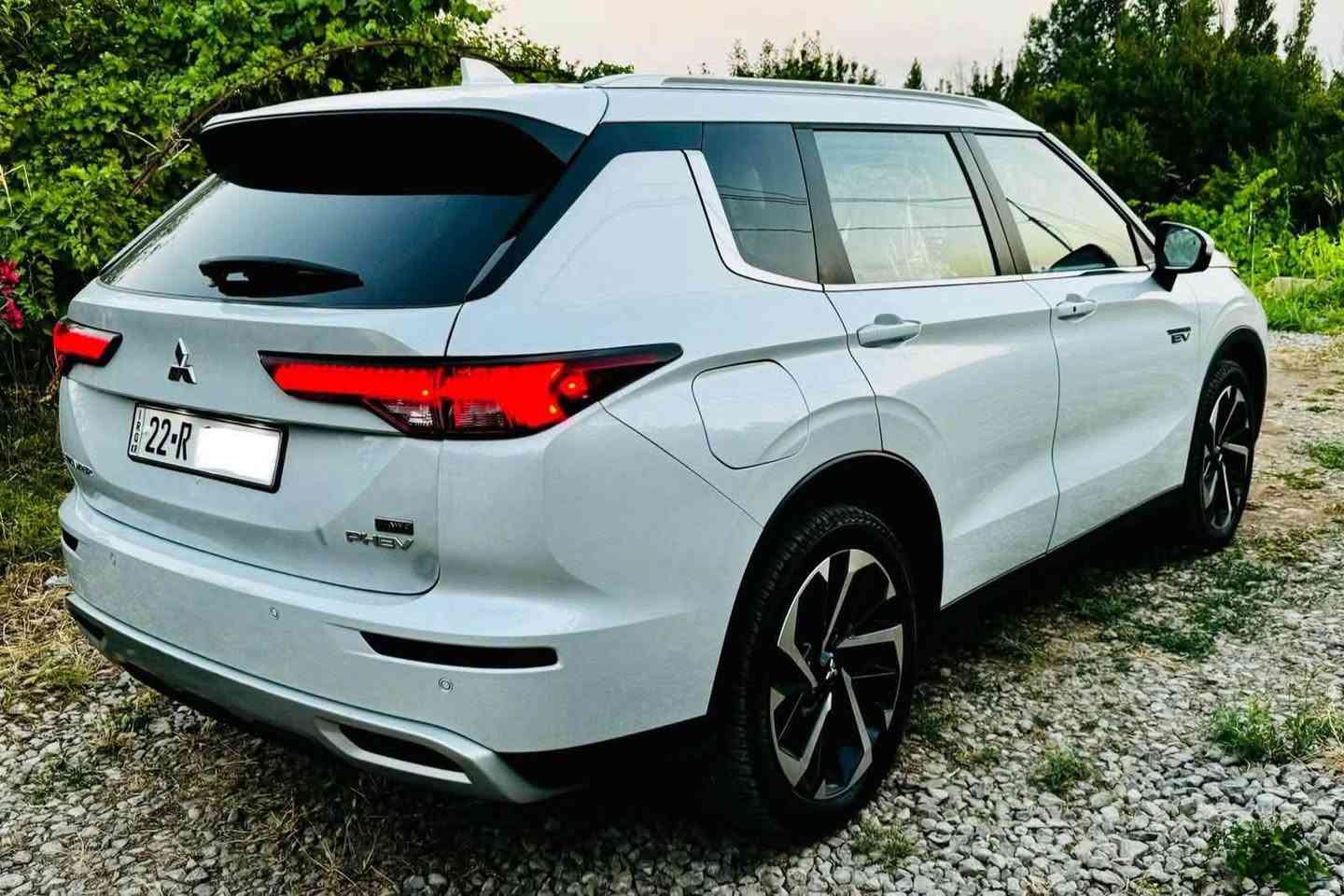 میتسوبیشی ئاوتلاندەر 2024  (Plug-in Hybrid) SE
بەنزین + کارەبا + هایبرید
کلین، بێ بۆیاخ
تەنها 12 هەزار کیلۆمەتر رۆشتوە 
• دەبڵ ئەکسل (AWD)
• ڕەنگ: سپی
• ڕەقەمی هەولێر، بە ناوی خۆمەوە
شاشەی گەورە
گێچی ئەلیکترۆنی
ستارت/ستۆپ بە بسمە
دەرگا بە بسمە
پانۆراما
360° کامێرا
کوشنی جلد + ڕەساسی کاڵ
4 کوشن هیتەر + کوشن خەزن
ویل 20 ئینج
فۆگ لایت LED
سەندووقی شەفت
ڕاداری پێش، دوا و تەنیشت
سەیارەکە زۆر خاوێنە، نموونەیە لە هەموو شتێک.
بێ قەنج و قوپ
بێ بۆیاخ، تەنها دوو سێ شوێنی بچووکی کارتە
هیچ ئێرباگێک نەتەقیووە، بەشەرت
بەردی گزۆز، پاتری و هەموو کارەباکەی بەشەرت
هێشتا مواسەفاتی زۆری تریشی هەیە.

شوێن: ڕانیە

گێر و مەکیەنەی بەشەرت 
هیچ کێشەیەکی تێدا نییە 

ژمارەی خاوەنەکەی 
*********** (WhatsApp / Korek)
