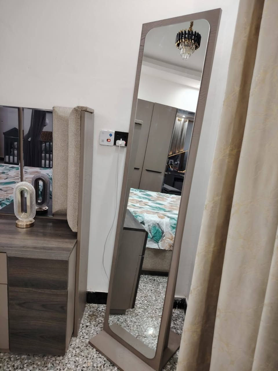 السلام عليكم
غرفه تركيه  اصليه 
نضافه فول   
٩ قطع  جديدة كلش رايدها ١٦٥٠ وبيها مجال بسيط  مكانها بغداد الدوره البعيثة
***********
