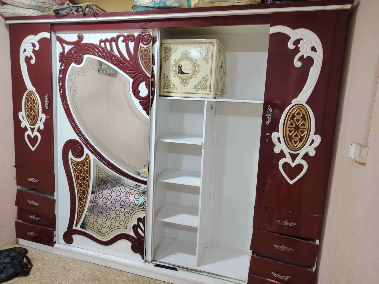 كنتور خشب صاج تركي اصلي +تعلاكه هيه ويا تجي السعر قيم واخذ لاتكلي بيش مستعجل ع البيع المكان التنومه شارع ٤٠
*********** البصرة, العراق
