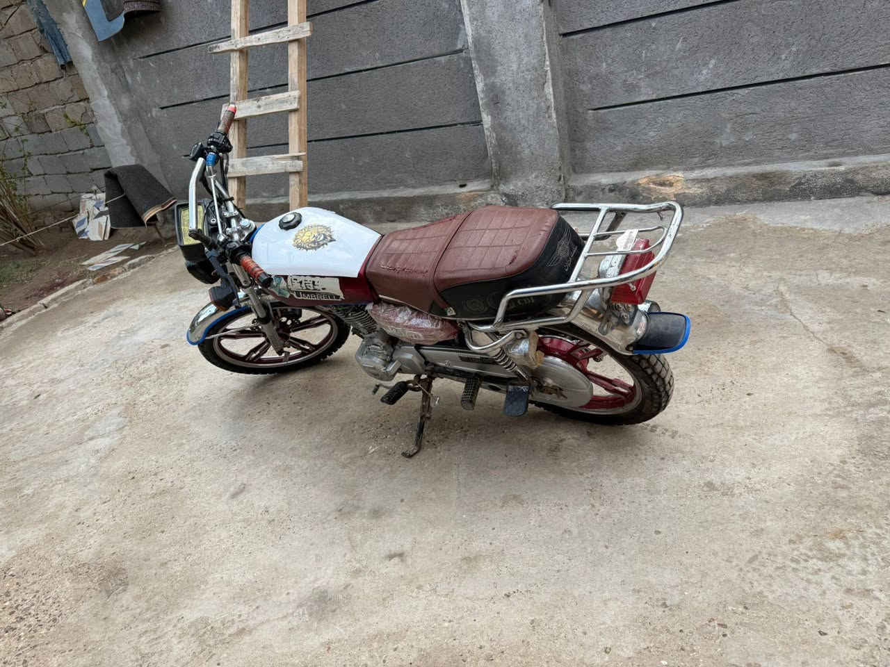 سلام عليكم  دراجة للبيع  موديل 22 دراجة مال جناي  كهربايات شغاله كامله دراجة  ما متعوبه جديده  نوع سفانه مكفوله كفاله عامه  اوراق كامله مكان بابل  سعر 475 شراي يتصل  ***********
