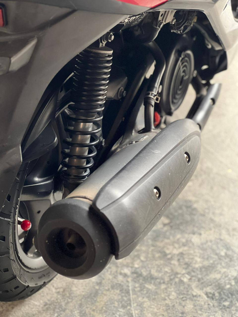 السلام عليكم سكنس لد البيع موديل 2016 نوزل ياباني تتفه يدات ستان صفح حساس دراجه مال رنبه أوراق بسمي قايش جديد تاير خلفي جديد الدراجه اي نقص ما بيهه و الشراي يتصل عله هاذ الرقم ويدلل***********📞
