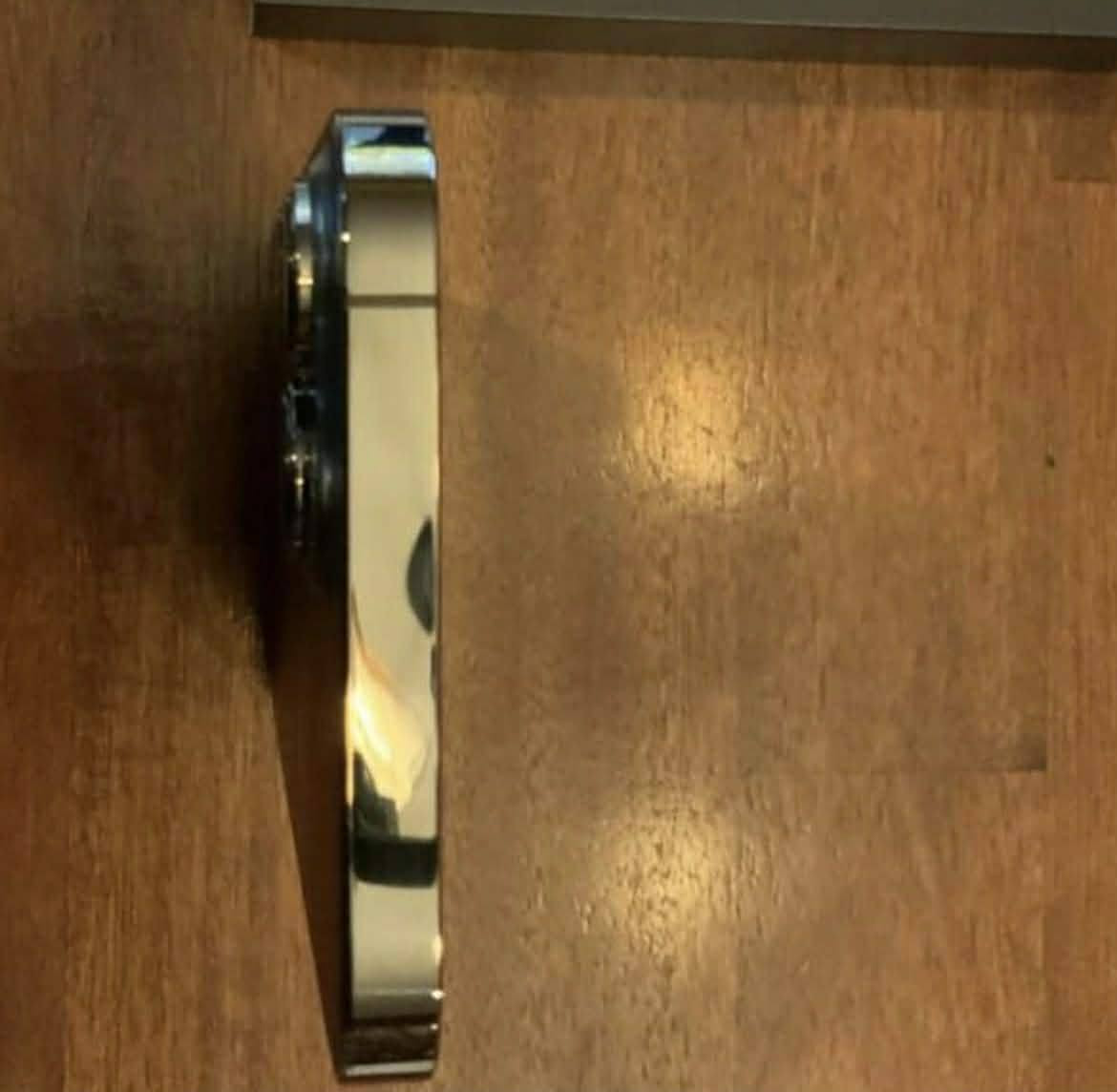 نظافة كزازة واذا مونفس صورة لاتاخذة. 13برو ماكس ذاكرة 256بطارية 88 اصل شرط. جهااااااااز كامل ملحقات شركة.   جهاز وتربروڤ. يعني ليبل شركة.
اخوان الجهاز فحص وشرط وضمان من اي خلل بي.   
جهاز مكفول حتي من الزلغ.


**إذا كنت صاحب هذا الإعلان وتريد حذفه لأي سبب، رجاءا أرسل رسالة إلى الدعم الفني**