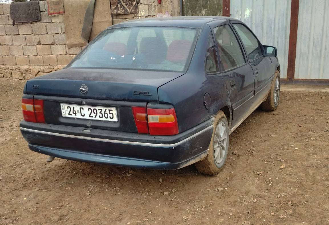 فكترة ٩٥ حجم ١٨ لون زيتوني رقم دهوك دولي هزة جديدة
 لايت زينون فتحه بالسقف ويل كب
گير محرك حدادية فول ..كهربائيّة شغاله كلها  
السعر ٤٥ نقد فقط بيها مجال قليل..
مكان السياره الموصل ناحية ربيعه..***********
