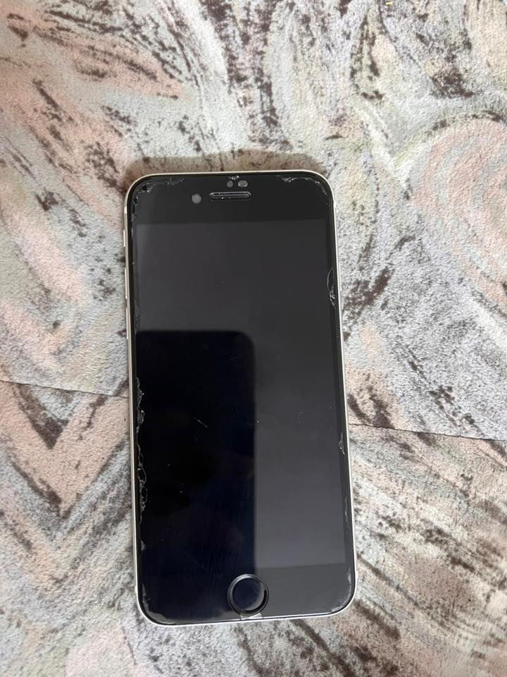 السلام عليكم
آيفون SE ذاكره 128 جهاز نظيف وكلشي شغال ￼بي فقط مبدل بطاريه  رايده 160 وبي مجال 
مكاني فلوجه صقلاويه 
***********
