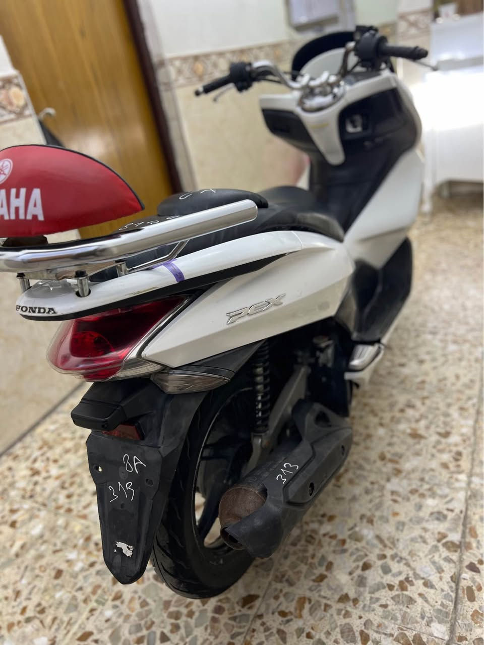 دراجه pcx جديده مال رمبه نوزل خطين طلاعات ستان كهربائي مكينه ناعمه كفرات اصليه دراجه جديده مكفوله اي نقص مابيها السعر مليون 350 العنوان بغداد الكرخ رقم *********** بغداد, العراق

