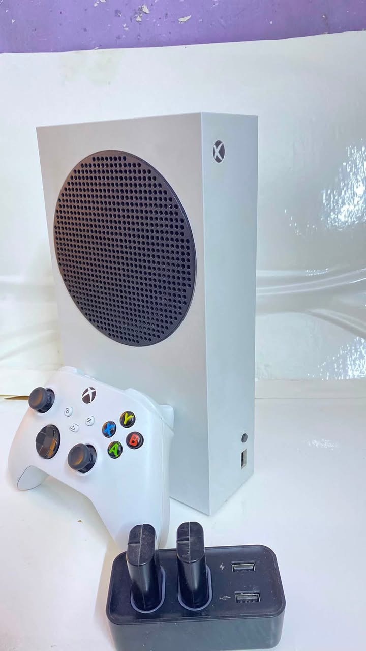 للبيع: بكج Xbox Series S متكامل مع دركسون PXN V9 الاحترافي - استخدام قليل ماصار شهرين من شتريته  ونظيف لعدم التفرغ، معروض للبيع جهاز إكس بوكس سيريس إس مع كل الأغراض الى تنطيك جو العاب
 الجهاز: Xbox Series S (بحالة ممتازة بعده على وضع شركة مامفتوح)
 الدركسون: PXN V9 غني عن التعريف (كامل مع الدواسات والكير) لتجربة سباقات خرافية.
 ملحقات الشوتر: ماوس وكيبورد + ماوس باد بحجم مميز.
 الطاقة: بطاريات قابلة للشحن خاصة باليد (الجوستك).
 السعر:600 قابل للتفاوض
 الموقع:البصرة دور الضباط الرقم *********** الشراي ما نقصر وياه.
