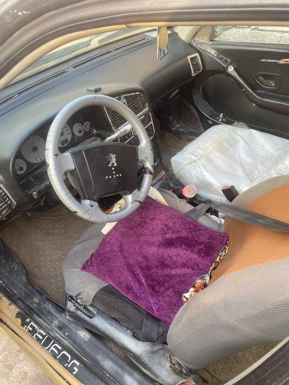 السلام عليكم بيج باص للبيع هيئه غرامات مصفره جيرو مكينه خير من الله السعر 25 ورقه بهاج المكان جسر ديالى منطقه العريفيه***********
