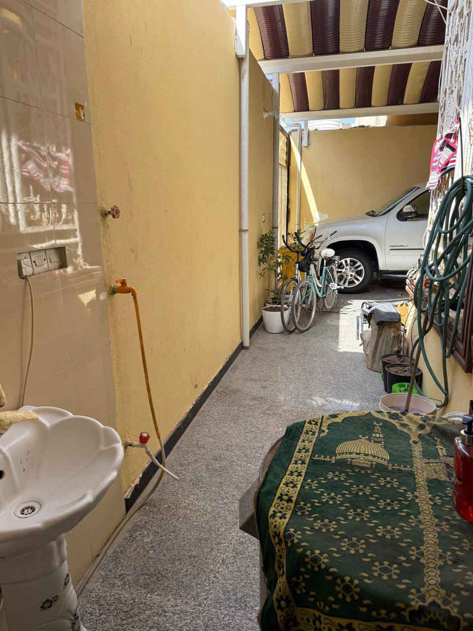 بيت مساحه 210 طابو زراعي عراقي
العنوان بشارع حسينيه داود العاشور 
شارع البيت ٨ متر 
البيت متكون من 2 غرف + صالع +استقبال+ كراج +حديقه البيت بناء حديث كامل من كلشي
***********
***********
@إشارة
