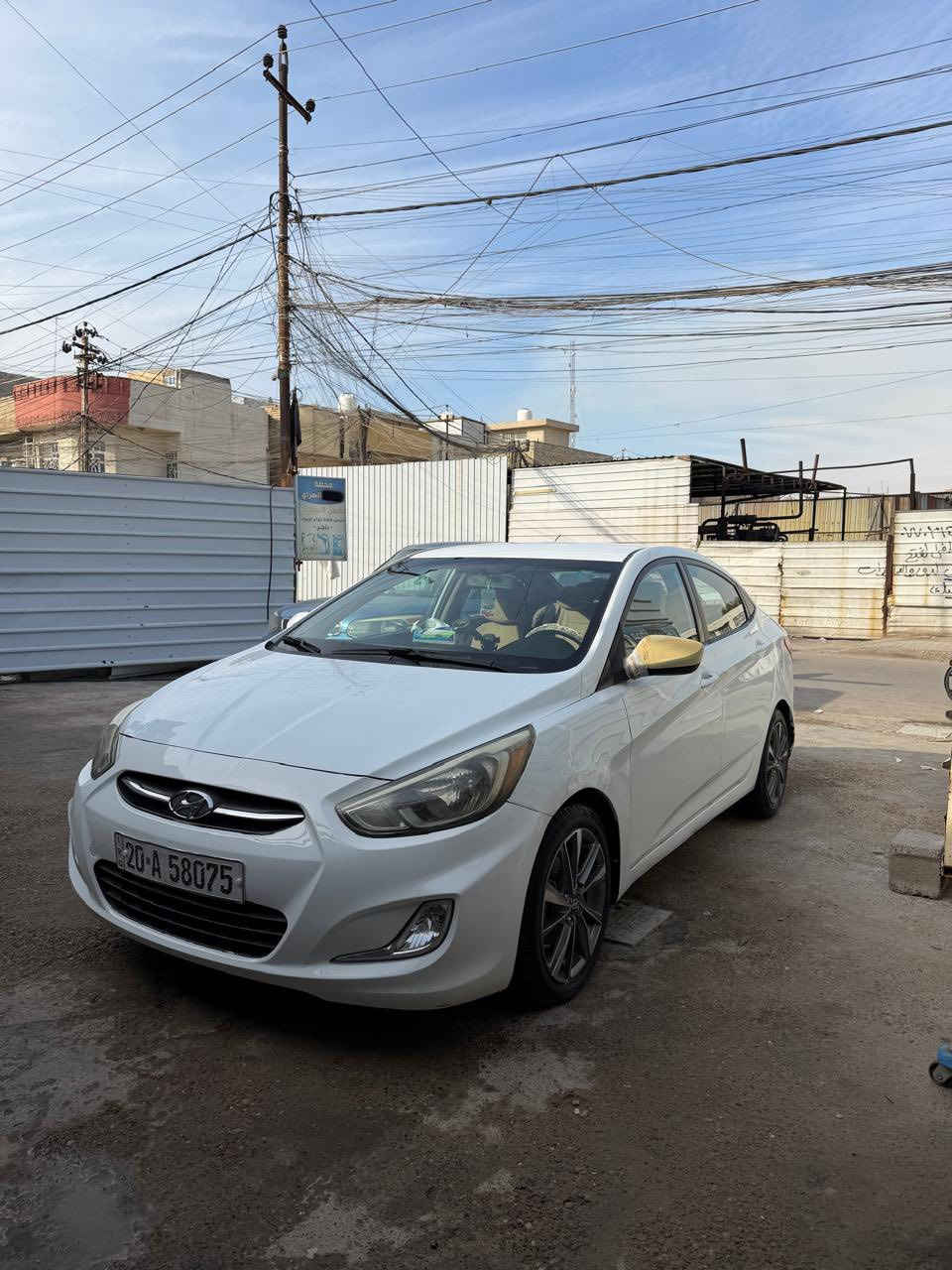 السلام عليكم عندي اكسنت موديل ١٥ امريكي بيها صفحا وبيها ملاحضات وتعديل بل شاصي الخلفي شوية 
اما البجم كبس سيارة بسم بينة ونضيفة وحلوة وبيضا 
محرك ١٦٠٠ عنواني بغداد الشعب 
رقم الهاتف *********** 
السعر ٧٨وبيها مجال
