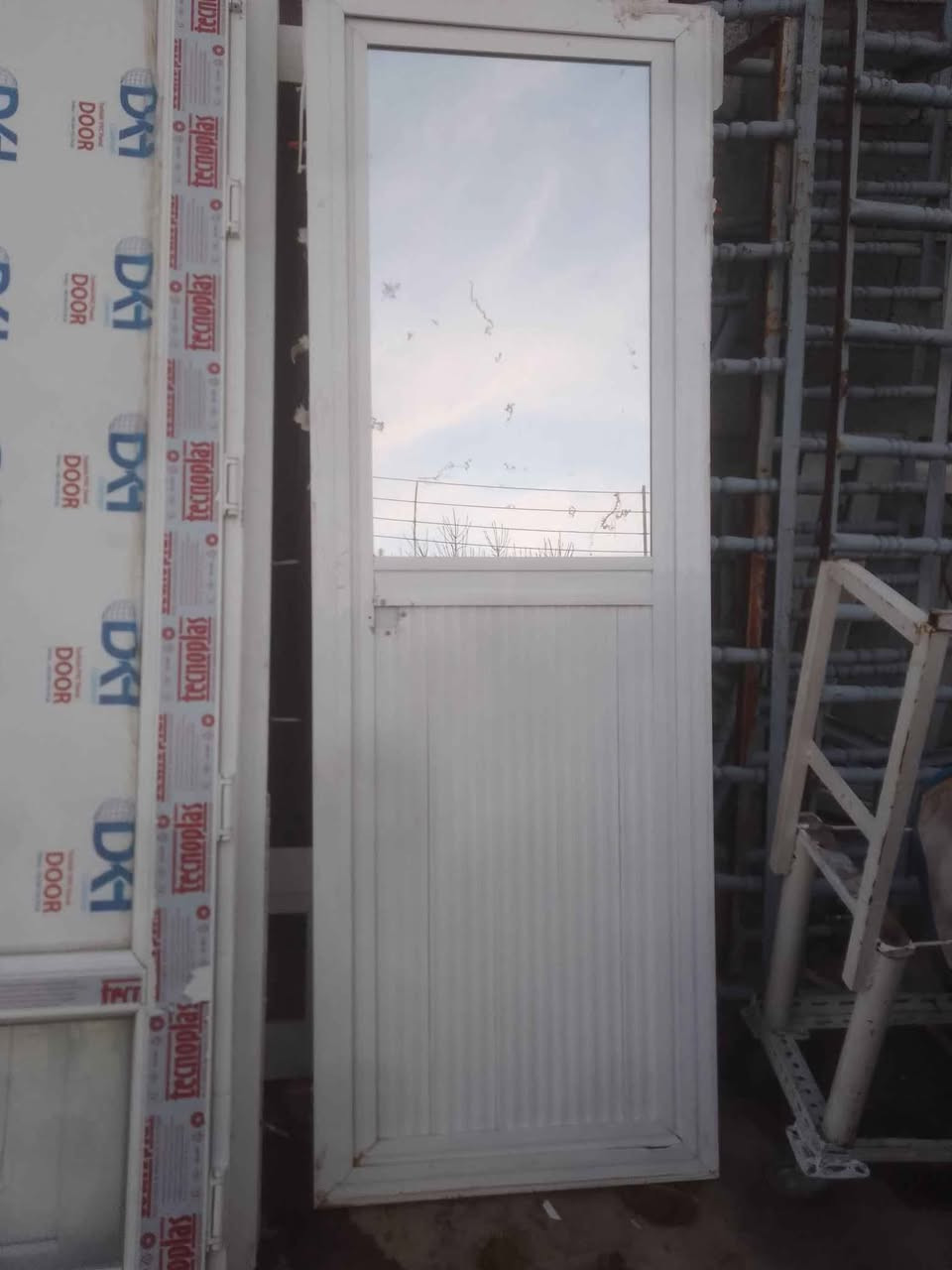 دەرگاو پەنجەرە دەکرین دەفڕۆشین
*********** حلبجة, السليمانية
