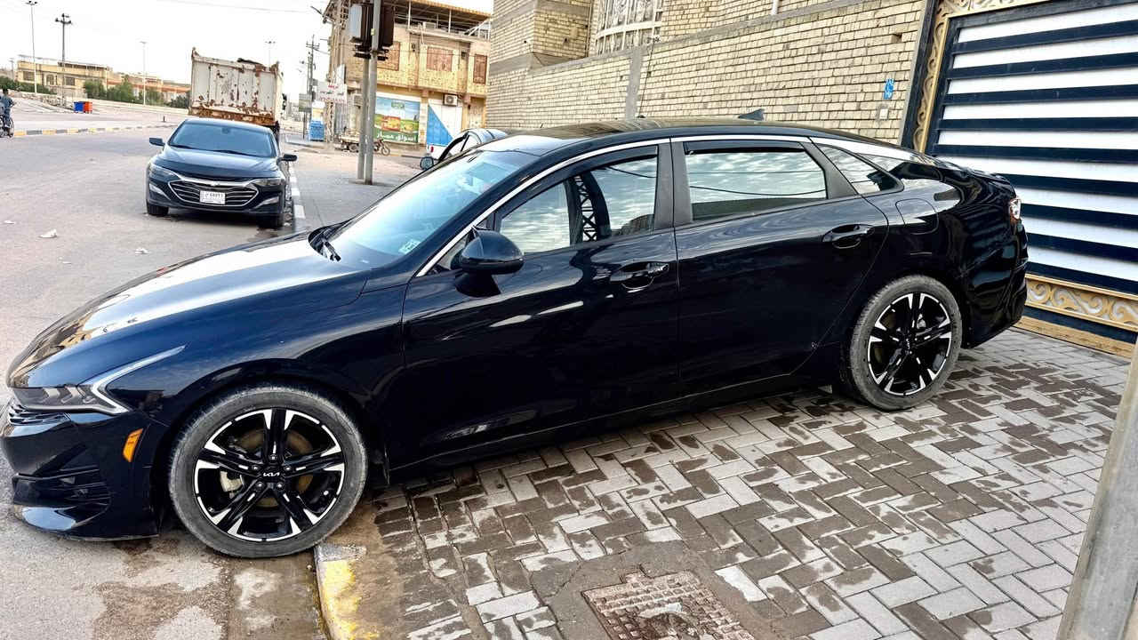 السيارة K5 وارد امريكي مواصفات GT-Line الضرر خلفي
محرك 1600 تيربو ماشيه 72 الف كيلو
بجم كبس 
كير محرك مكفولات
تبريد ثلج على البلاد
مواصفات بصمه تشغيل
تشغيل عن بعد
رادارات نقطه عمياء
رادار امامي 
توقف ذاتي 
كاميرا خلفية
كشنات جلد GT-Line
قماره حديد
لايتات 3 عدسات LED
تحكم ستيرن 
مثبت سرعة وقيادة ذاتية 
شاشة جبيرة 
وباقي المواصفات المعروفه
الضرر: الصندوق الخلفي ( تبديل نفس اللون ) وخشم الجاملغ الخلفي 
بيها مكان بارد الباب خلف السائق
السيارة بدون ايرباك بدون دواخل بدون قطرة صبغ
رقم بصرة حرة باسمي تحويل مباشر 
السياره رقم بصرة بأسمي
السعر 148 وبيها مجال 
المكان: البصرة ياسين خريبط
للاتصال *********** البصرة, العراق
