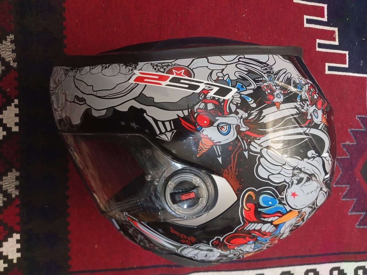 سلام عليكم خوذه اصليه سعر ٢٠٠ العنوان البياع ***********
