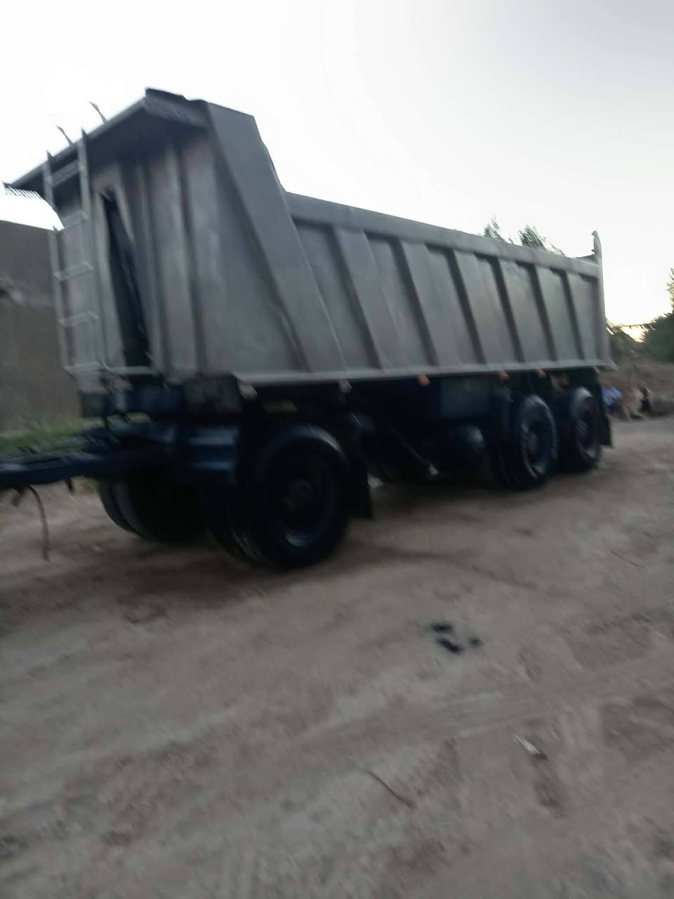 سلام عليكم مقطوره للبيع شغل نجف طول725جاهزه للعمل تايرات نص عمر ***********
