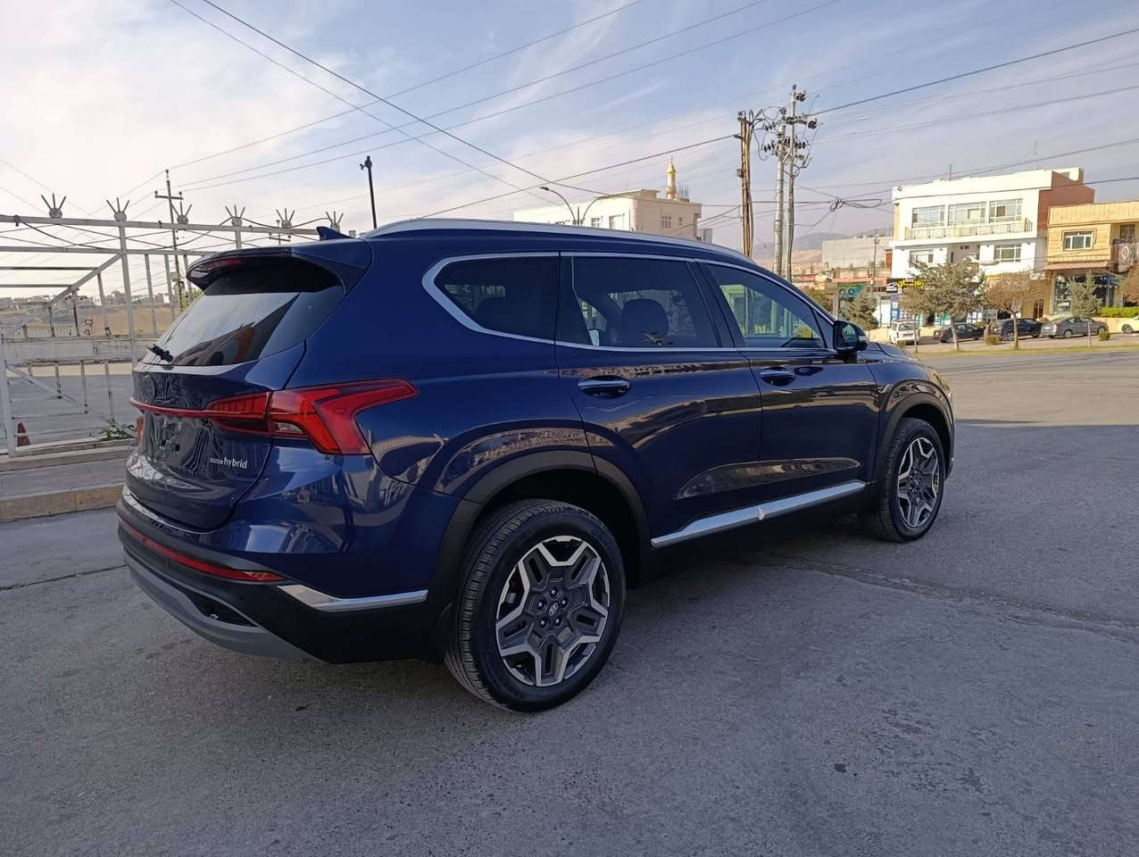 Hyundai Santa Fe limited هايبرد 
موديل 2023
لون ازرق مميز
ماشيه 12 الف ميل
حجم محرك 1.6 /4 سلندر
سعر 180 ورقه بدون رقم
تترقم محافظات الاقليم 
(دهوك اربيل سليمانيه حلبجه)
حادث سيارة :جاملغ+ باب امامي جهه اليسار + نص جاملغ  جهه اليسار
بدون دواخل 
ايرباك ستيرن طاك و مرجع سستم شركه
رادار و راديترات و حجر بيئه و حساسات بلادي شركه
سيارة فول مواصفات لميتدد ١/١ أعلى فئه👌
بصمه+شغال عن بعد
اوتو باركينك = تقديم و ترجيع كنترول
كشنات جلد +خزن + هيتر و تبريد
ستيرن هيتر
فور ويل٤×٤
بردان خلفي
صندوق كهربائي
حساسات امامي و خلفي و جوانب
رادار امامي و خلفي و جوانب 
4 كاميرات 180 درجه حول السيارة
ويل كب كروم بلادي
شحن وايرس
بعد بيها اهواي مواصفات 👌
سيارة بنزين و هايبرد
رقم كاتي /مدة  ترقيم 60 يوم من تاريخ الشراء
تكلفه الرقم 16.5 ورقه
سيارة في اربيل شركة نور البصرة موجودة 
بيع فقط شراي يتصل
***********
*********** أربيل, العراق
