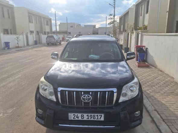 السلام عليكم بيع فقط 
تويوتا برادو 2013 TXL
اللون اسود
ماشية ١٤٠٠٠٠
فول مواصفات
6 سلندر 
فتحه سقف 
بصمه تشغيل 
بصمة ابواب
داخل بيجي
تحكم استرين 
شاشه وكامرة
داخل صاج
دبل تانكي
فور ويل
ثلاجة
مري شفط
سبير تعليگ
7 راكب
ثلاث قطع تبريد
السيارة كير ومحرك وگشر بدون صبغ او ضربه مكفولات 
السعر      32500 $  وبيهة مجال بسيط
مكان السيارة بغداد 
هاتف ***********  /  ***********
ملاحضه / السياره مال بيت واستعمالها قليل
