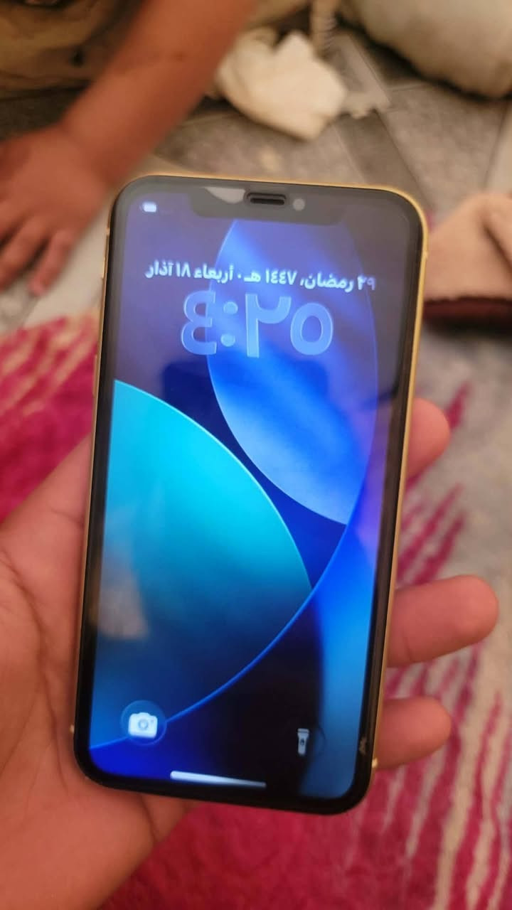 ايفون ١١ عادي اصفر مبدل شاشه وبيه شويه ضلال اسود وتكنيك مايوصل مسافات بعيده .. جهاز سعره ١٢٥ الف قفل او مراوس رقمي واتساب ***********
