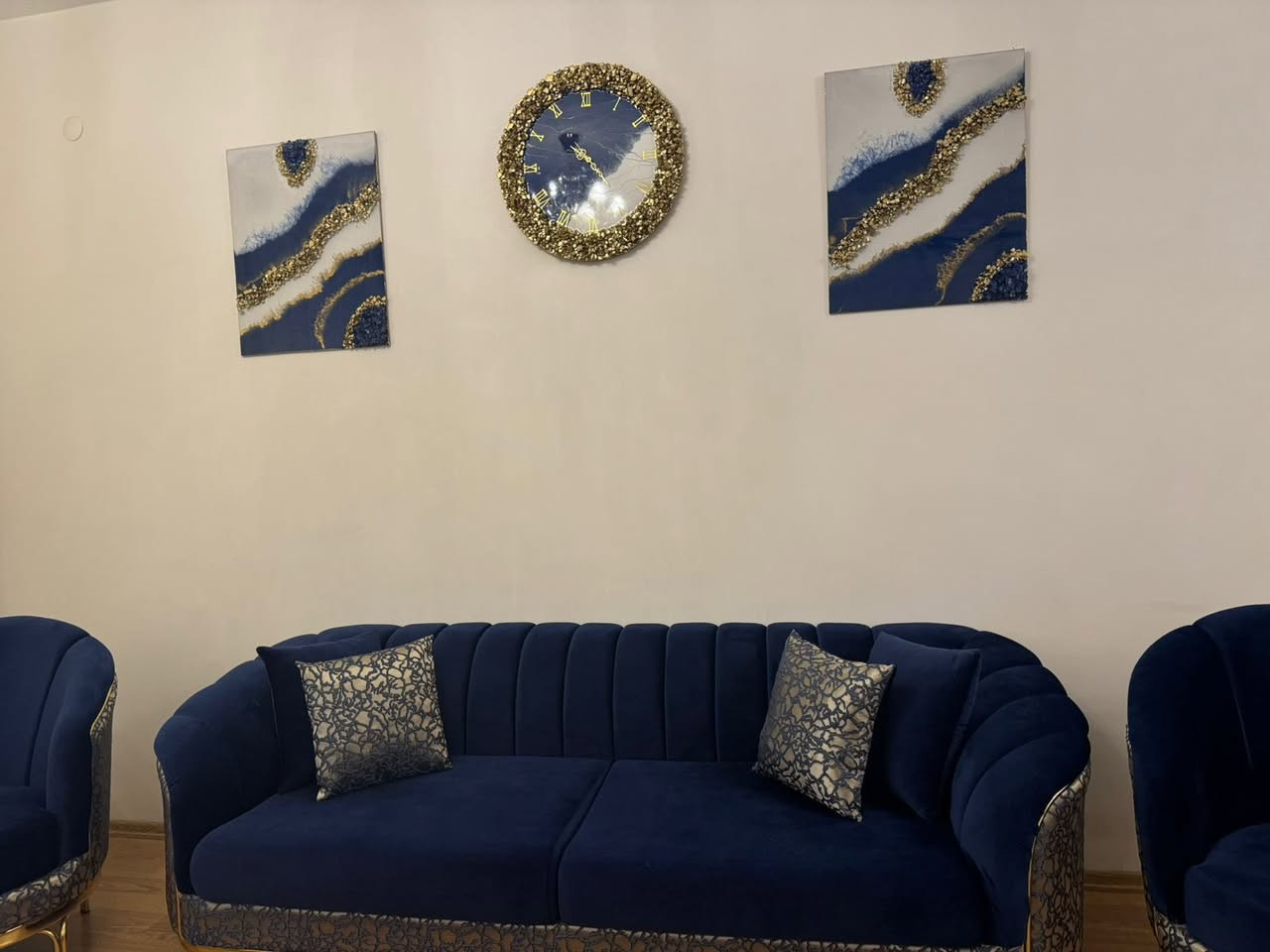 السلام عليكم تخم مودرن تركي استخدام شهرين نظافة ١٠٠٪؜ 
اشتريته بمليونين وميه
عارضه للبيع اريده (بمليون) تخم تركي مودرن ثقيل درجة اولى 
تواصل واتساب او اتصال على هذه الرقم ***********
المكان بغداد الكرخ حي العدل
