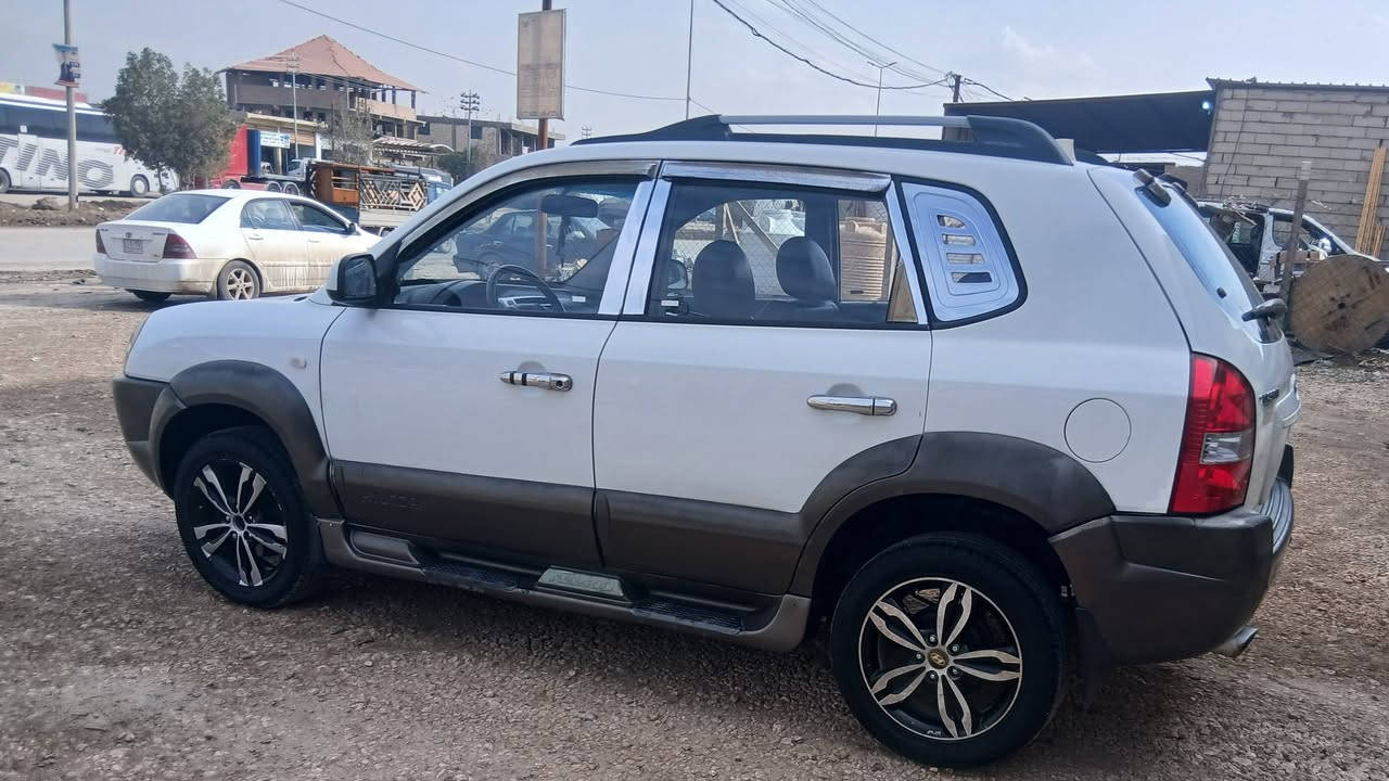 توسان ٢٠٠٩ رقم بغداد نكليزي فول واحد على جلد فتحه كامرا حساس خلفي محرك ٢٠٠٠ كير محرك حداديه تخم تاير جدد تبريد ثلج بيهة تبديل بابين فقط والباقي كفاله عامه عنوان بابل القاسم السعر١٠٠ وبيهة مجال بصيط ***********
***********
