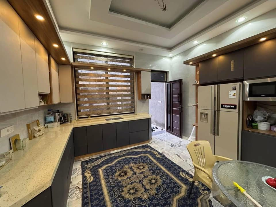 دار للبيــــــــــع
زويـــــــر الغربـــــــي

خلــــــف محطـــــــة بتــــــــه (شارع 10م تبليط) 

تقسيـــــــٰـم حسيــــــــن رضـــــــا الثانـــــــي 

           سنتر على شارع التقسيم الرئيسي

________________

المساحــــــة // 200م #طابـــــو #زراعـــــي #سنـــــد25 

الواجهـــــــــة // 10م

النــــــــــــــزال // 20م

________________

الطابــــــــــــــق الأرضـــــــــــــي

غرفـــــــــــة وصالـــــــــــة وهـــــــــــول ومطبـــــــــخ ومجـمـــــــــع صحيـــــــــات وگــــــــــراج وحديقــــــــــة ...

الطابــــــــــــــق الثانــــــــــــــــي

غرفتيـــــــــن وهــــــــــول ومجمــــــــــع صحيـــــــــات 

للأستفســـــــار عــــــن السعــــــــر يرجـــــــىٰ الاتصال

مكتب أملاك بابل للعقار

كرامه شارعً الضريبه مقابل التخطيط العمراني 

***********
