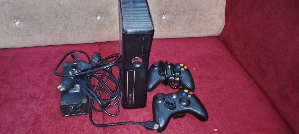 اكس بوكس 360 للبيع يده عدد 2 

كامل كلشي مابي  بي 99 لعبه السعر 100 وبي مجال الاتصال على الرقم ***********
