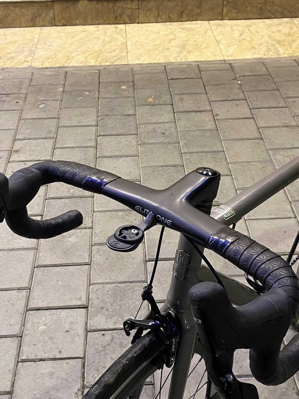 السلام عليكم شلون كباتن الغوالي 🌄 وينهم يدورون قطعة مال جني 🥰😍
متوفر للبيع رود ماركة      TUSNAMI R1 العالمية غنية عن التعريف  فريم المنيوم صب  موديل 2024 دفن بالكامل 🥰🥰 

قياس الفريم /54☺️🤗
سيت الدراجه//  شيمانو ULTEGRA //فئة 6200// عدا  بدالات ماركه LTOO//صينيه  FSA فول نظافة 😍🥰
عدد نمر دراجة/ 10😈💪
فريم الدراجه//  فول الالمنيوم // ستيرن متصل كاربون احترافي🤩//بوري سرج كاربون😊

ويالة الدراجة //  ارتفاع شكل مميز بولبرن صوت طرب عالي فول سلاسة ومتانة 🥰🤩
تايرات دراجة كتان 🤩🥰
نظافة الدراجة 100%*100
  الدراجه للمراوس او بيع سعر 425الف وبيها مجال شراي يدلل 
***********
بغداد شارع فلسطين
