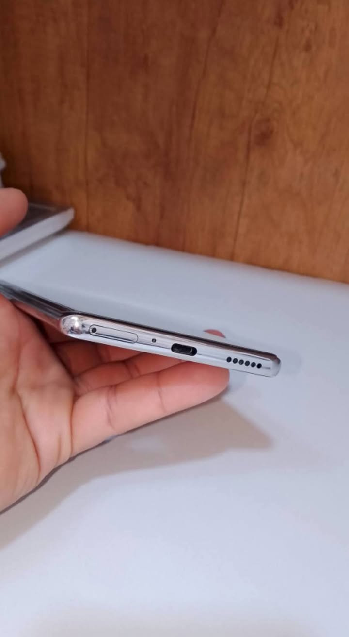 سلام عليكم شباب
جهاز تكنو كامون اربعين بروه فايف جي 

ذاكره 256  عشوائية 8

بطارة   100

مستخدم فقط 4اقل الربع أشهر 

بوبجي 90 فريم 

سعره 325 وبيه مجال لشراي

جهاز نضافه 100٪ ملحقات ماا عدا هيدفون ماا وياه

رقم ***********
